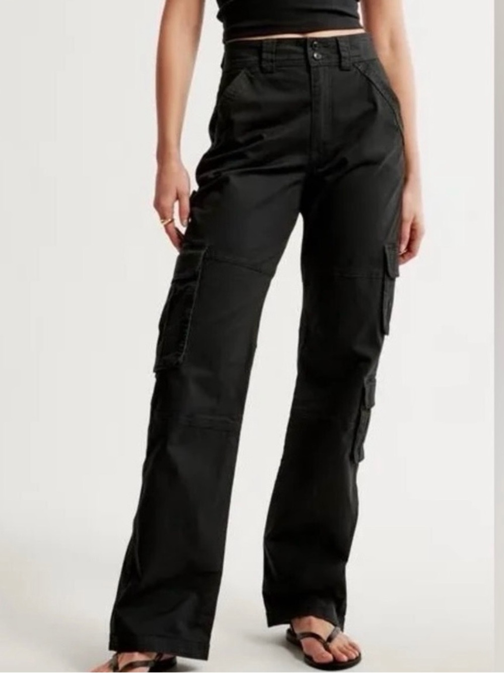 Abercrombie & Fitch Woman’s Black Cargo Pants. Size 30 Long